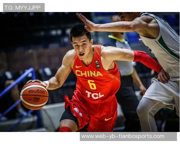 广东男篮主帅杜锋亲临现场助威广东女篮新赛季首战精彩揭幕