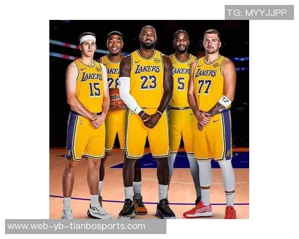 詹姆斯坚持东契奇最后出场引发热议湖记独家揭秘首发阵容介绍背后的故事